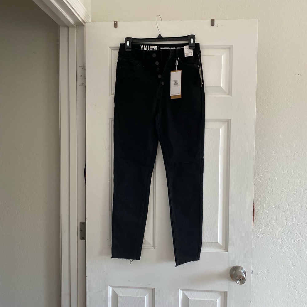 NWT Black skinny jeans size 7